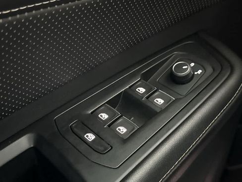 Certified 2024 Volkswagen Atlas Cross Sport SE FWD image 17