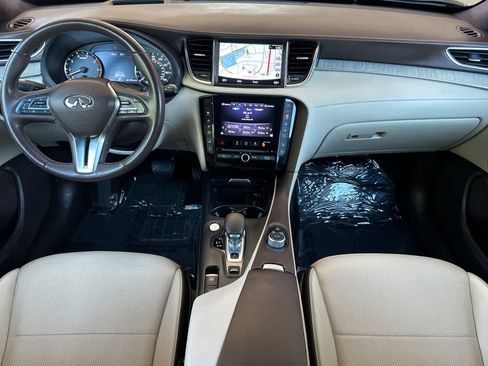 Used 2019 INFINITI QX50 Essential w/ Sensory Package AWD/4WD image 3