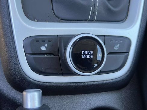 Used 2024 Hyundai Venue Limited FWD image 30