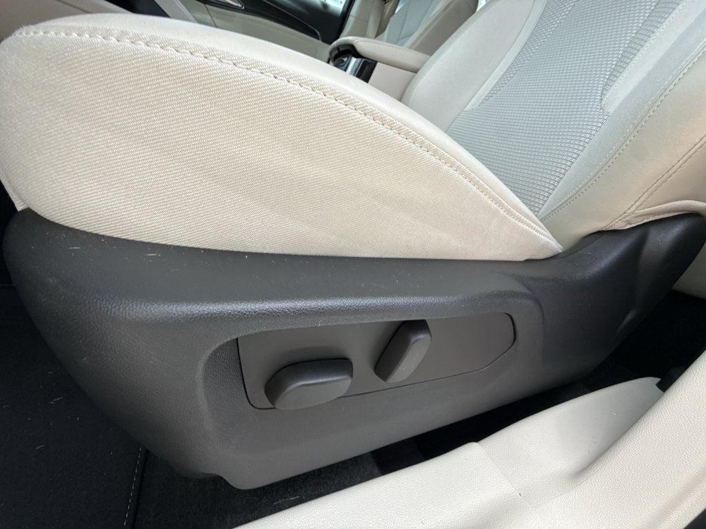 Used 2023 Buick Envision Preferred AWD/4WD image 21