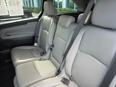 Certified 2024 Honda Odyssey EX-L image 11