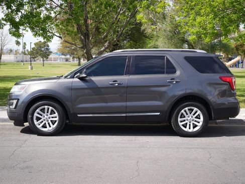Used 2016 Ford Explorer XLT w/ Equipment Group 201A image 3