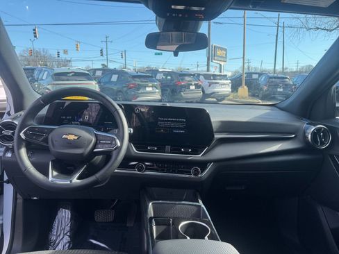 Used 2025 Chevrolet Equinox LT image 27