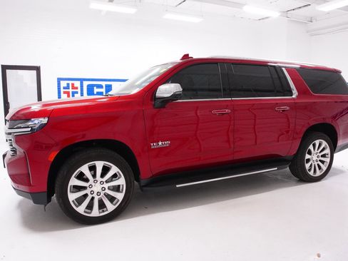 Used 2021 Chevrolet Suburban Premier w/ Premium Package image 12