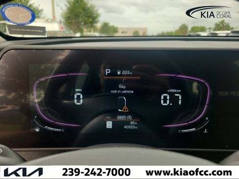Used 2025 Kia Sportage EX FWD image 28