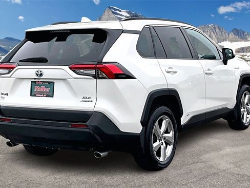 Used 2021 Toyota RAV4 XLE Premium image 2