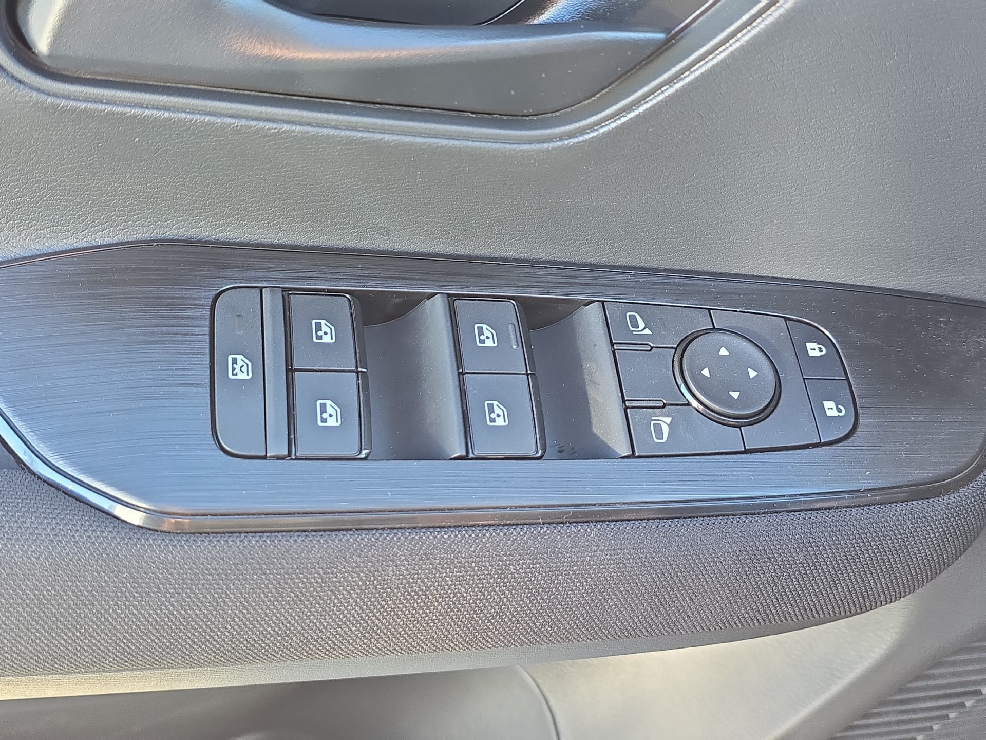 New 2026 Nissan Kicks S w/ Charging Package FWD image 26