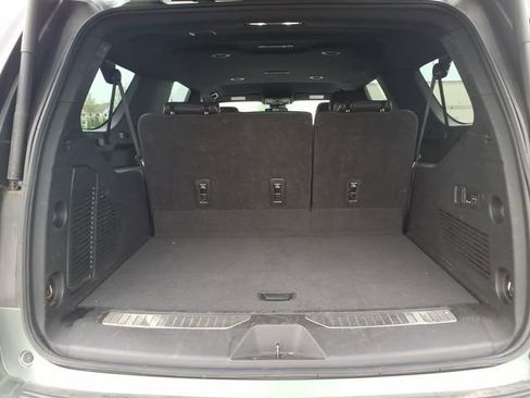 Used 2023 Chevrolet Suburban Premier AWD/4WD image 24