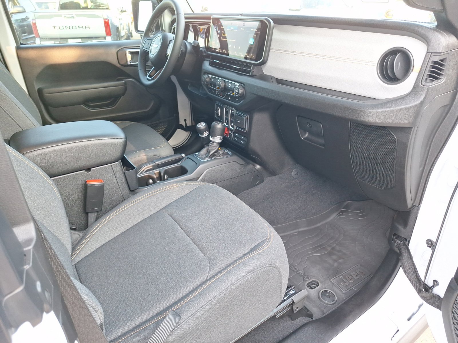 Used 2025 Jeep Wrangler Sport AWD/4WD image 29