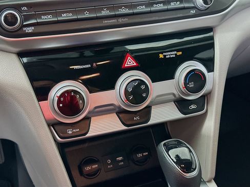 Used 2019 Hyundai Elantra SEL FWD image 16