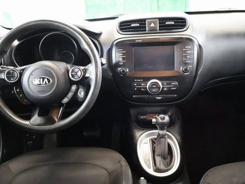 Used 2019 Kia Soul + image 12