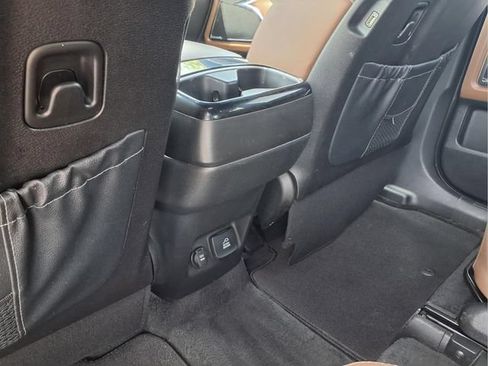 Used 2022 Kia Telluride SX w/ SX Prestige Package AWD/4WD image 11