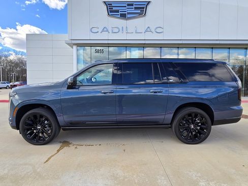 New 2026 Cadillac Escalade ESV Platinum Sport w/ LPO, ONYX Package image 3