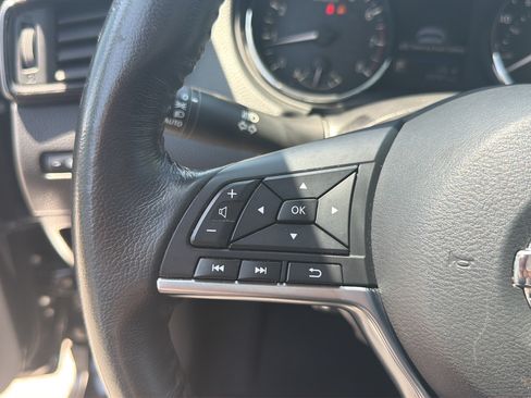 Used 2019 Nissan Rogue SV w/ Premium Package FWD image 35
