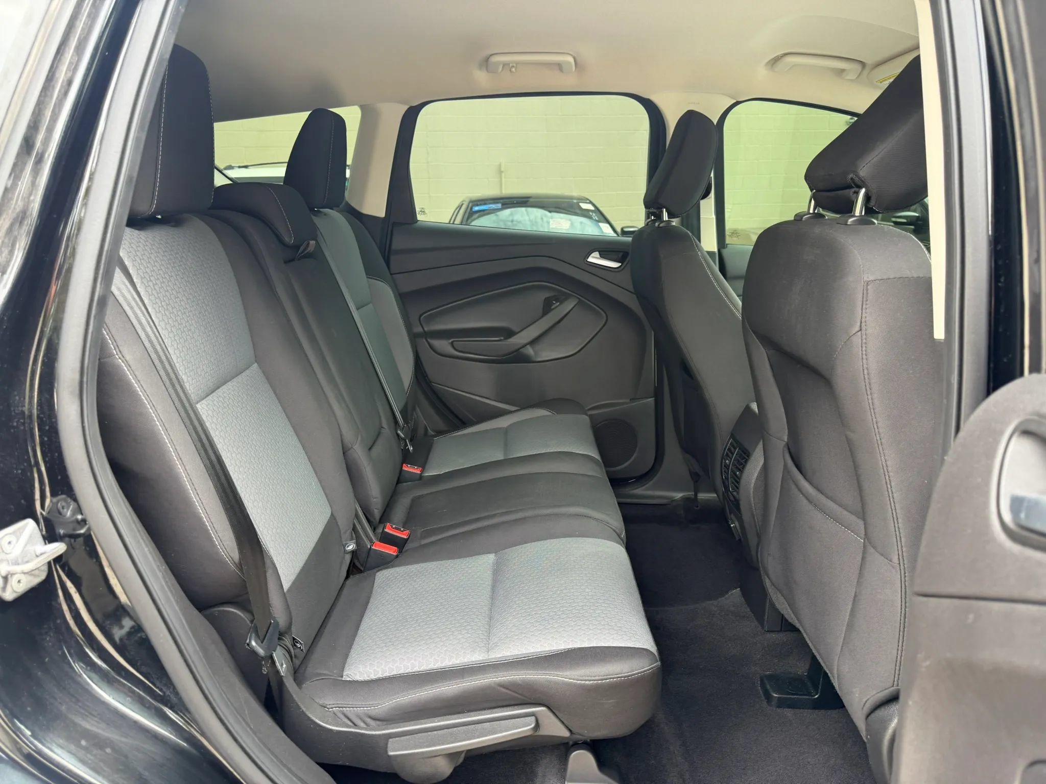 Used 2018 Ford Escape SE FWD image 17