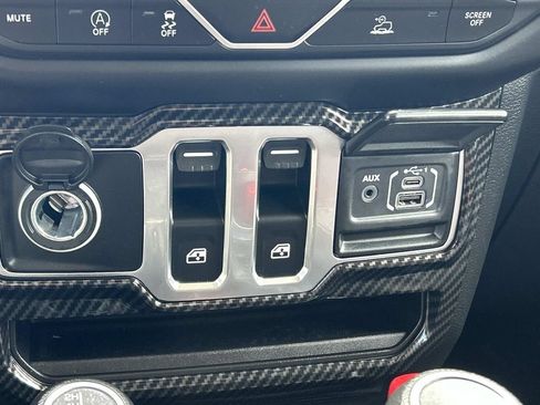 Used 2021 Jeep Wrangler Sport AWD/4WD image 25