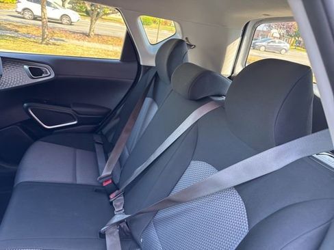Used 2021 Kia Soul LX image 15