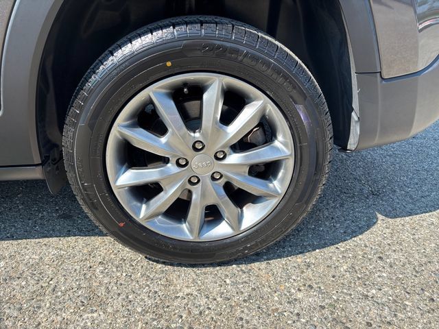 Used 2018 Jeep Cherokee Limited AWD/4WD image 26