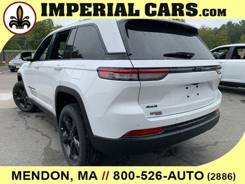 New 2025 Jeep Grand Cherokee Altitude image 10