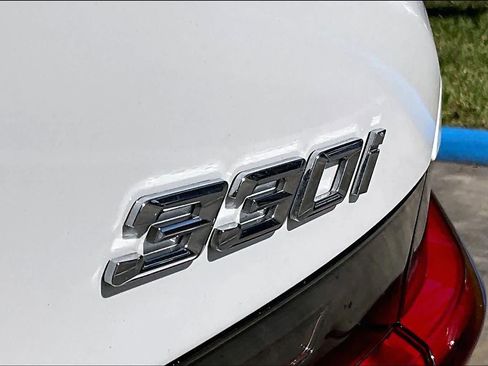 Used 2022 BMW 330i Sedan w/ M Sport Package image 28