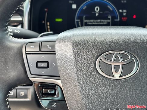 Used 2025 Toyota Camry SE FWD image 22