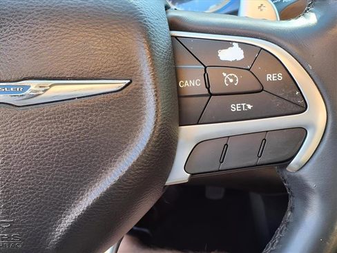 Used 2016 Chrysler 200 Limited image 8