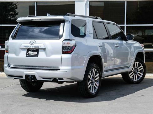 Used 2022 Toyota 4Runner TRD Sport AWD/4WD image 9
