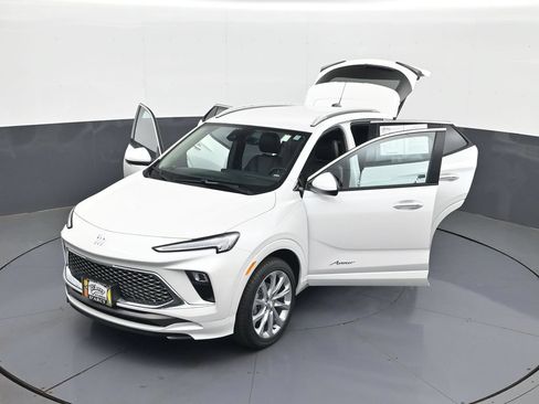 Used 2024 Buick Encore GX Avenir w/ Avenir Convenience Package AWD/4WD image 31