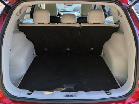 Used 2018 Jeep Compass Latitude FWD image 13