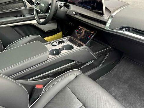 New 2026 Cadillac Vistiq Platinum image 17