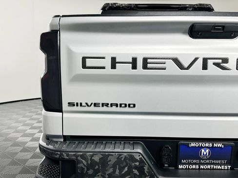 Used 2020 Chevrolet Silverado 1500 LT w/ Fleet Comfort Package image 11