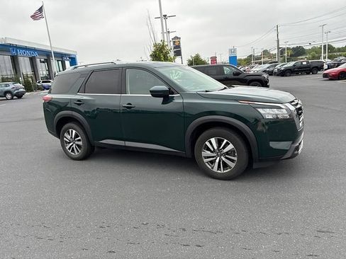 Used 2025 Nissan Pathfinder SL AWD/4WD image 4