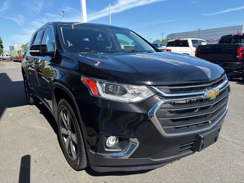 Used 2020 Chevrolet Traverse LT w/ LT Premium Package AWD/4WD image 4