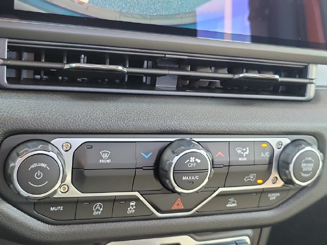 Used 2025 Jeep Wrangler Sport AWD/4WD image 22