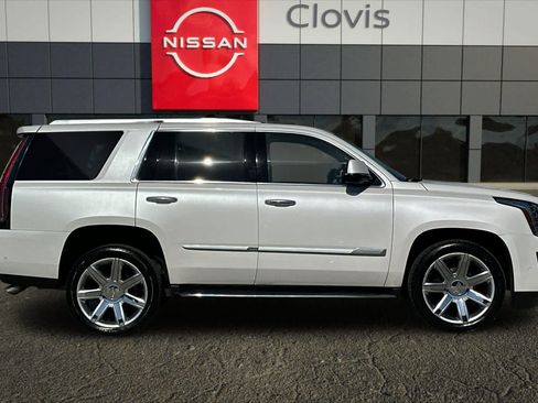 Used 2020 Cadillac Escalade Luxury AWD/4WD image 9