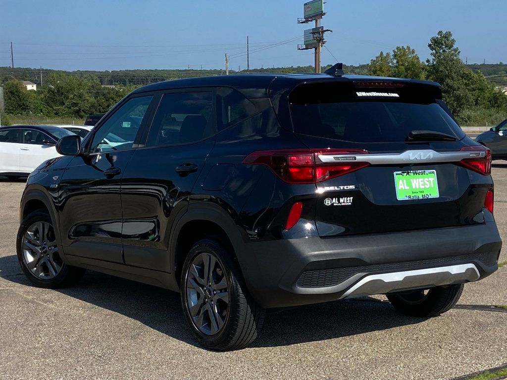 Used 2022 Kia Seltos LX AWD/4WD image 5