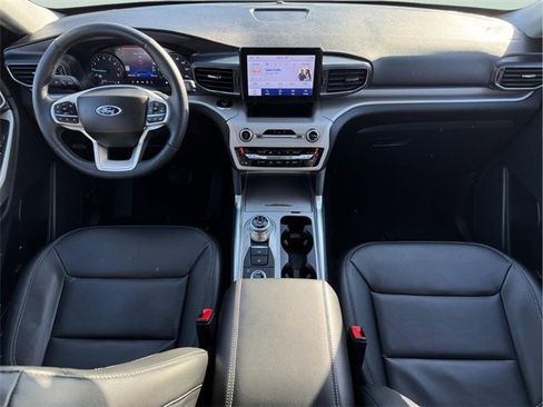 Used 2023 Ford Explorer XLT w/ Equipment Group 202A image 10