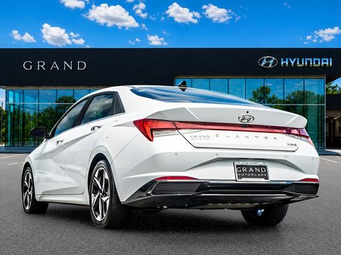 Used 2023 Hyundai Elantra Limited w/ Cargo Package FWD image 4