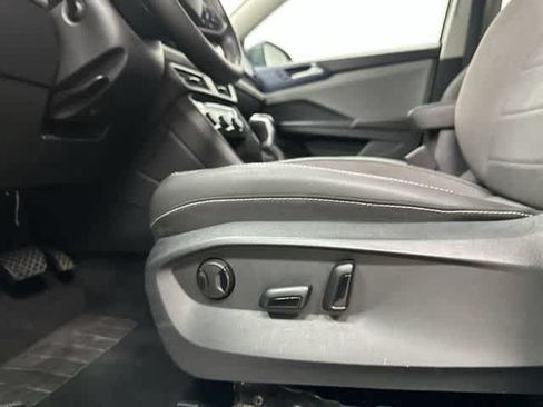 Used 2024 Volkswagen Taos SE FWD image 26