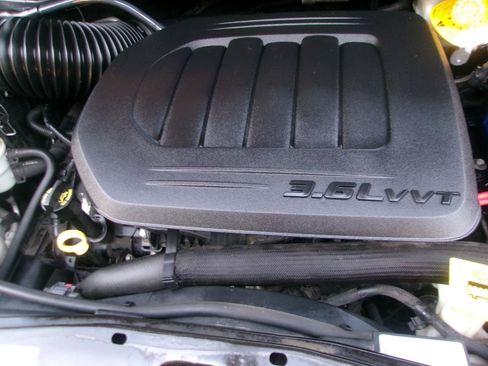 Used 2019 Dodge Grand Caravan SXT FWD image 17