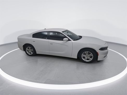 Used 2022 Dodge Charger SXT image 2