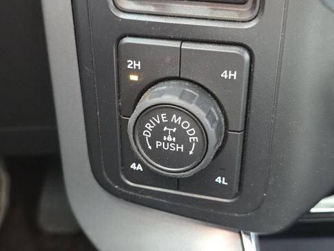 Used 2022 Ford F150 Lariat AWD/4WD image 6