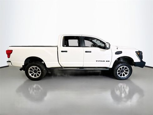 Used 2018 Nissan Titan SL w/ Midnight Edition image 9