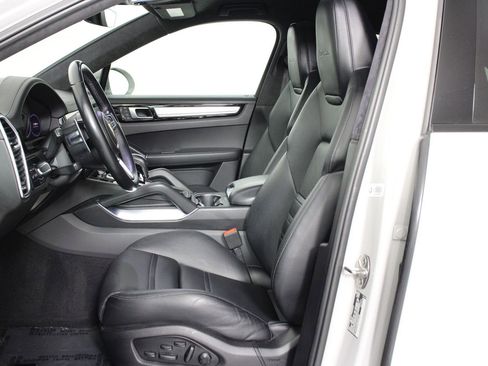 Used 2022 Porsche Cayenne Turbo AWD/4WD image 5