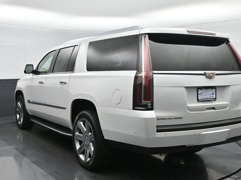 Used 2018 Cadillac Escalade ESV Luxury image 5