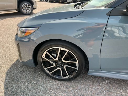 Used 2024 Nissan Sentra SR w/ SR Premium Package FWD image 9