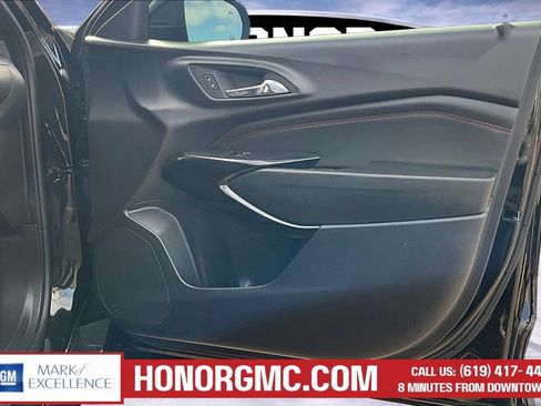 Used 2025 Chevrolet Trax RS w/ Sunroof Package FWD image 28
