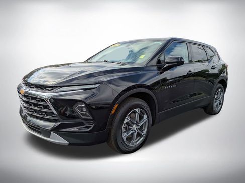 Used 2025 Chevrolet Blazer LT FWD image 8