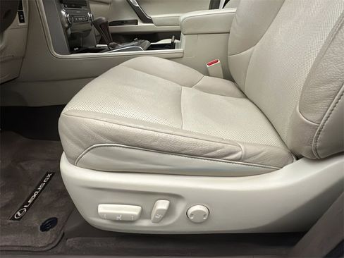 Used 2018 Lexus GX 460 Premium w/ Premium Package image 10