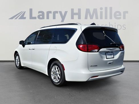 Used 2021 Chrysler Voyager Lxi image 3